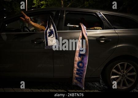 I sostenitori del FC Porto festeggiano la vittoria del titolo Primeira Liga, a Porto, Portogallo, il 16 luglio 2020. (Foto di Rita Franca/NurPhoto) Foto Stock