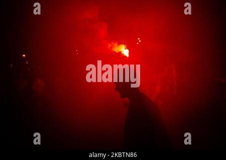 I sostenitori del FC Porto festeggiano la vittoria del titolo Primeira Liga, a Porto, Portogallo, il 16 luglio 2020. (Foto di Rita Franca/NurPhoto) Foto Stock