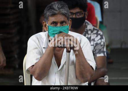 La gente attende un check-up medico a Mumbai, India, il 17 luglio 2020. L'India è diventata il paese terzo dopo gli Stati Uniti e il Brasile, per superare 01 milioni di casi COVID-19. (Foto di Himanshu Bhatt/NurPhoto) Foto Stock