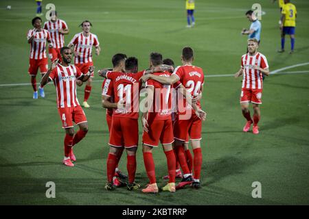 07 Christian Stuani festeggia il suo obiettivo con i giocatori di Girona durante la partita della Liga Smartbank tra Girona FC e Cadice CF a porte chiuse a causa del Coronavirus allo stadio Montilivi il 17 luglio 2020 a Girona, Spagna. (Foto di Xavier Bonilla/NurPhoto) Foto Stock