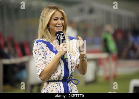 Diletta Leotta al fianco del campo precede la Serie A match tra AC Milan e Bologna FC allo Stadio Giuseppe Meazza il 18 luglio 2020 a Milano. (Foto di Giuseppe Cottini/NurPhoto) Foto Stock