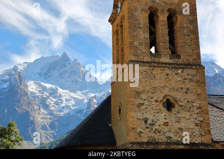 Il picco Meije visto dal villaggio di le Chazelet nel Parco Nazionale degli Ecrins, Valle romanche, Hautes Alpes (Alpi francesi del Sud), Francia Foto Stock