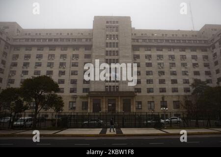 Vista generale dell'edificio del Tribunale federale situato in Comodoro Py Avenue a Buenos Aires, Argentina, il 21 luglio 2020. Il governo argentino guidato dal presidente Alberto Fernandez presenterà questa settimana un disegno di legge sulla riforma giudiziaria. (Foto di MatÃ­as Baglietto/NurPhoto) Foto Stock