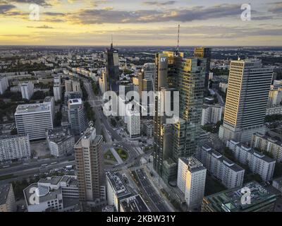 L'edificio Rondo 1 con il logo Ernst and Young (EY) è stato visto a Varsavia, Polonia, il 22 luglio 2020. (Foto di Jaap Arriens/NurPhoto) Foto Stock