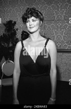 Lynda carter al Kenny Rogers ha presentato il ben Gurion University of the Negev Lifetime Achievement Award durante una cena al Beverly Hilton Hotel 2 maggio 1983 Credit: Ralph Dominguez/MediaPunch Foto Stock