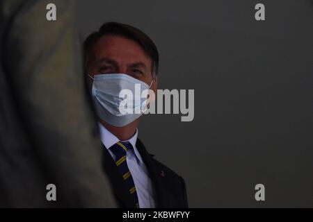 il presidente brasiliano Jair Bolsonaro arriva per partecipare alla cerimonia di lancio di una campagna a sostegno delle donne rurali al Palazzo di Brasilia, in Brasile, mercoledì 29 luglio 2020. (Foto di Andre Borges/NurPhoto) Foto Stock