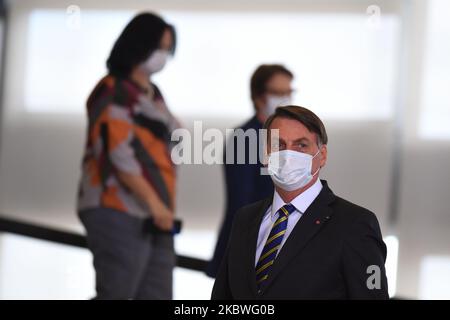 il presidente brasiliano Jair Bolsonaro arriva per partecipare alla cerimonia di lancio di una campagna a sostegno delle donne rurali al Palazzo di Brasilia, in Brasile, mercoledì 29 luglio 2020. (Foto di Andre Borges/NurPhoto) Foto Stock