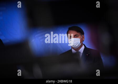 il presidente brasiliano Jair Bolsonaro partecipa alla cerimonia di lancio di una campagna a sostegno delle donne rurali a Palazzo di Brasilia, in Brasile, mercoledì 29 luglio 2020. (Foto di Andre Borges/NurPhoto) Foto Stock