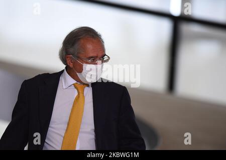 Brazil's Economy minister Paulo Guedes arrives to attend the launching ceremony of a campaign to support rural women at Palace in Brasilia, Brazil, on Wednesday, July 29, 2020. (Photo by Andre Borges/NurPhoto) Foto Stock
