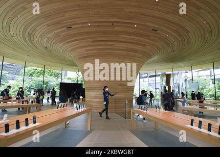 Staff members and customers are seen at the new Apple Store at the shopping complex 'Central World' in Bangkok, Thailand, 31 July 2020. (Photo by Anusak Laowilas/NurPhoto) Stock Photo