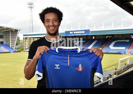 Cameron Borthwick Jackson firma per Oldham Athletic per un'altra stagione a Boundary Park, Oldham, Inghilterra il 2 agosto 2020. (Foto di Eddie Garvey/MI News/NurPhoto) Foto Stock