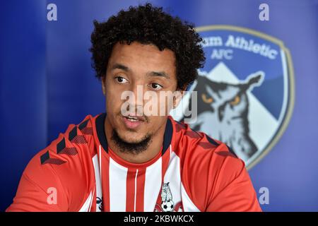 Cameron Borthwick Jackson firma per Oldham Athletic per un'altra stagione a Boundary Park, Oldham, Inghilterra il 2 agosto 2020. (Foto di Eddie Garvey/MI News/NurPhoto) Foto Stock