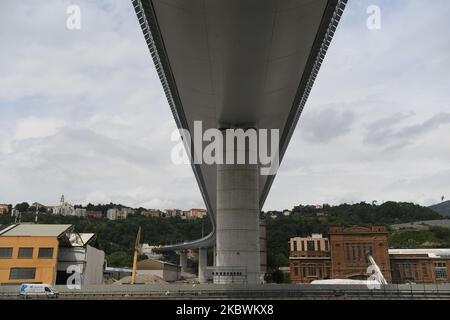 Veduta generale del nuovo ponte Genova-San Giorgio progettato dall'architetto Renzo piano (ex Ponte Morandi) prima dell'inaugurazione ufficiale da parte del capo dello stato italiano Sergio Mattarella, a Genova, Italia , il 3 agosto 2020.(Foto di Andrea Diodati/NurPhoto) Foto Stock