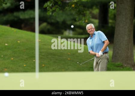 Colin Montgomerie di Scozia colpisce verso il primo green durante il secondo round dell'Ally Challenge presentato da McLaren al Warwick Hills Golf & Country Club, Grand Blanc, MI, USA Sabato 1 Agosto, 2020. (Foto di Jorge Lemus/NurPhoto) Foto Stock