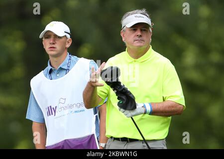 Paul Goydos di Long Beach California si prepara a colpire dal tee 9th durante l'ultimo round del torneo di golf Ally Challenge presentato da McLaren al Warwick Hills Golf & Country Club di Grand Blanc, MI, USA, domenica 2 agosto, 2020. (Foto di Amy Lemus/NurPhoto) Foto Stock