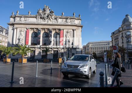 4 novembre 2021 - Lille, Francia: La Grande Place, ha un'architettura fiamminga simile al Belgio. Accanto alla piazza principale, la Grand Place, sorge il Teatro dell'Opera costruito in stile neoclassico Foto Stock