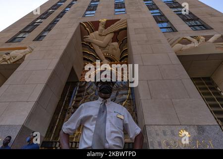 La piattaforma di osservazione Top of the Rock riapre a New York. New York City continua la fase 4 della riapertura a seguito delle restrizioni imposte per rallentare la diffusione del coronavirus il 6 agosto 2020 a New York City. La quarta fase permette di praticare arti e intrattenimento all'aperto, eventi sportivi senza tifosi e produzioni mediatiche. (Foto di John Nacion/NurPhoto) Foto Stock