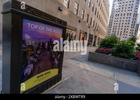 La piattaforma di osservazione Top of the Rock riapre a New York. New York City continua la fase 4 della riapertura a seguito delle restrizioni imposte per rallentare la diffusione del coronavirus il 6 agosto 2020 a New York City. La quarta fase permette di praticare arti e intrattenimento all'aperto, eventi sportivi senza tifosi e produzioni mediatiche. (Foto di John Nacion/NurPhoto) Foto Stock