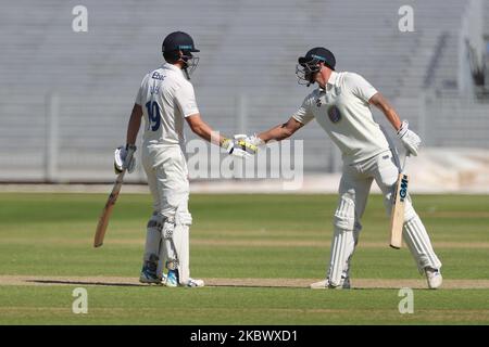 Alex Lees di Durham festeggia cinquanta anni con Jack Burnham durante la partita del Bob Willis Trophy tra Durham County Cricket Club e Lancashire a Emirates Riverside, Chester le Street sabato 8th agosto 2020. (Foto di Mark Fletcher/MI News/NurPhoto) Foto Stock