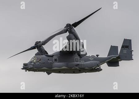 USAF Boeing Bell CV-22 Osprey 12-0065 'KNIFE 71' decolla per una serata di allenamento da RAF Mildenhall, Suffolk, UK, il 16 luglio 2020. (Foto di Jon Hobley/MI News/NurPhoto) Foto Stock