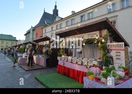 L'edizione 18th del festival annuale 'Pierogi' (Festival degli gnocchi) si svolge nella Piazza del piccolo mercato di Cracovia, con solo pochi turisti stranieri e locali che assistono a causa della pandemia del coronavirus in corso. Mercoledì 12 agosto 2020 a Cracovia, Polonia. (Foto di Artur Widak/NurPhoto) Foto Stock