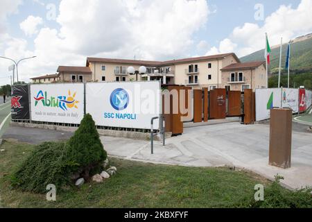 Sport Village Sporting Centre, sede della SSC Napoli, raduno il 24 agosto 2020 a Castel di Sangro, Abruzzo, il 24 agosto 2020. Napoli inizia oggi la sua stagione 2020-2021 con il team rally in Abruzzo fino al 4 settembre 2020. (Foto di Lorenzo di Cola/NurPhoto) Foto Stock