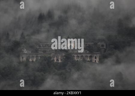 Vista di pari Mahal mentre le precipitazioni continuano nella valle di Srinagar, indiano amministrato Kashmir il 27 agosto 2020. (Foto di Muzamil Mattoo/NurPhoto) Foto Stock