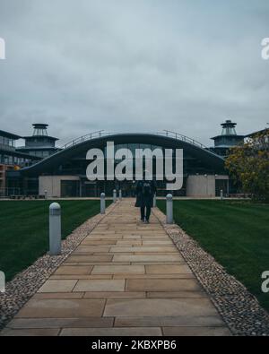 Un'immagine verticale del Centre for Mathematical Sciences, University of Cambridge, UK Foto Stock