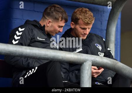 OLDHAM, INGHILTERRA. SABATO 29 AGOSTO 2020Oldham Zak Dearnley e Danny Rose dell'Athletic durante la partita amichevole pre-stagione tra Oldham Athletic e Lincoln City al Boundary Park, Oldham, Inghilterra, il 29 agosto 2020. (Foto di Eddie Garvey/MI News/NurPhoto) Foto Stock