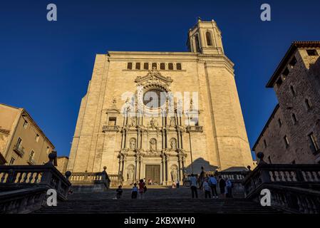 Facciata anteriore della cattedrale di Girona (Catalogna, Spagna) ESP: Fachada frontal de la catedral de Gerona (Cataluña, España) Foto Stock