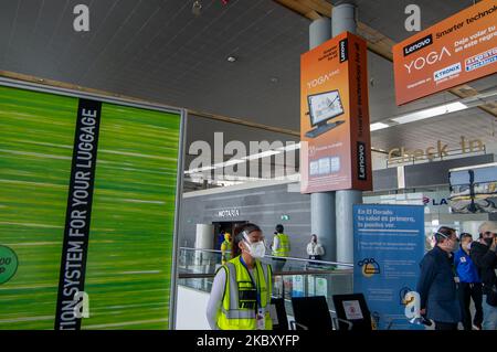 Dopo cinque mesi di inattività l'aeroporto internazionale El Dorado si prepara con misure di biosicurezza per prevenire la diffusione del nuovo Coronavirus per riprendere le attività il primo settembre con 14 rotte di Domesitc diferenti a Bogotà, Colombia, il 31 agosto 2020. (Foto di Sebastian Barros/NurPhoto) Foto Stock