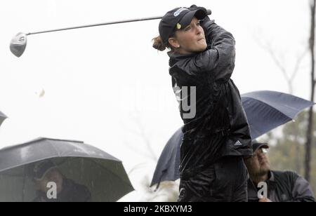 Meaghan Francella di Port Chester NY colpisce un tee shot sulla 9th buche durante il secondo round del campionato Hana Bank Kolon allo Sky 72 Golf Club il 31 ottobre 2009 a Incheon, Corea del Sud. (Foto di Seung-il Ryu/NurPhoto) Foto Stock