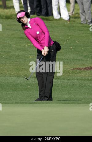 1 novembre, 2009-Incheon, Corea del Sud-Sandra Gal di Germania putt sulla 18th buca durante il round finale del campionato di Hana Bank Kolon allo Sky 72 Golf Club il 1 novembre 2009 a Incheon, Corea del Sud. (Foto di Seung-il Ryu/NurPhoto) Foto Stock