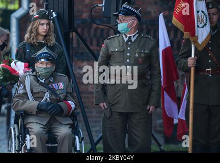 1939 veterano dell'esercito polacco visto durante un evento commemorativo all'esterno del Monumento ai difensori dell'ufficio postale polacco. La difesa dell'ufficio postale polacco di Danzica è stata uno dei primi atti del WW2 in Europa. 56 membri del personale polacco hanno difeso l'edificio per oltre 15 ore contro gli assalti di oltre 180 SS Danzig Home Defence, formazioni locali SA e unità speciali della polizia di Danzig. Il 1st settembre 2020, a Danzica, Polonia. (Foto di Artur Widak/NurPhoto) Foto Stock