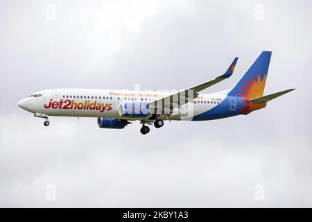 Un Boeing 737 del Jet2 atterra all'aeroporto di Newcastle (Inghilterra) il 23rd luglio 2020. (Foto di Robert Smith/MI News/NurPhoto) Foto Stock