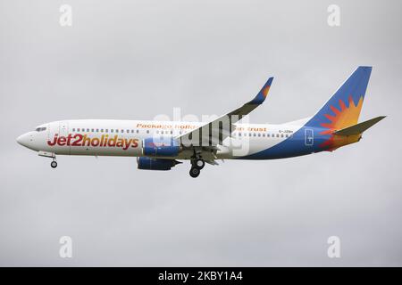 Un Boeing 737 del Jet2 atterra all'aeroporto di Newcastle (Inghilterra) il 23rd luglio 2020. (Foto di Robert Smith/MI News/NurPhoto) Foto Stock