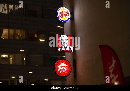 I loghi Burger King, KFC e Pizza Hut sono stati visualizzati il 2 settembre 2020 a Varsavia, Polonia. (Foto di Aleksander Kalka/NurPhoto) Foto Stock