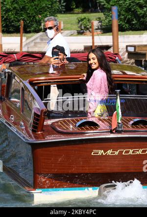 Giulia de Lellis si vede arrivare all'Excelsior durante il 77th° Festival di Venezia il 04 settembre 2020 a Venezia. (Foto di Matteo Chinellato/NurPhoto) Foto Stock