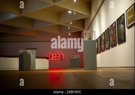 Il Museo di Arte moderna di Bogotà (MAMBO) riapre dopo 5 mesi di inattività con la mostra di Fernando Arias, 'Nada Que Cesa' non è ancora cessato, una mostra dedicata alla storia sociale e politica della Colombia, la mostra è composta sia di fotografia e video accanto a sculture, Fare riferimento alla guerra, alla politica e alla religione tra gli altri nella cultura colombiana. Il 4 2020 settembre a Bogotà, Colombia. (Foto di Sebastian Barros/NurPhoto) Foto Stock