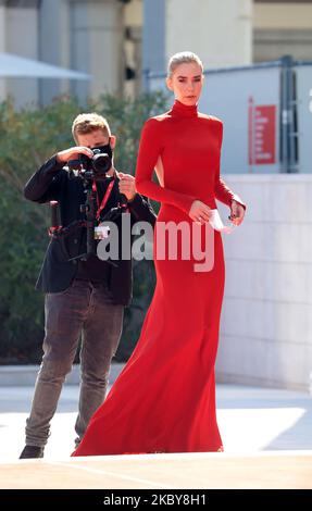 Vanessa Kirby cammina sul tappeto rosso davanti al film "pezzi di una donna" al 77th° Festival di Venezia il 05 settembre 2020 a Venezia. (Foto di Matteo Chinellato/NurPhoto) Foto Stock