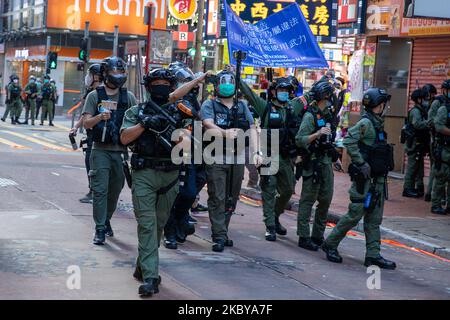 La polizia di Hong Kong dichiara le riunioni se la gente Mong Kok un'assemblea illegale. Il 6 settembre 2020 a Hong Kong, Cina. (Foto di Simon Jankowski/NurPhoto) Foto Stock