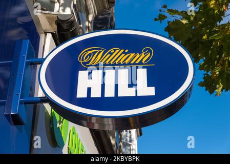 William Hill bookmakers e libro segno Foto Stock