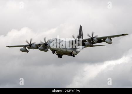 United States Navy Lockheed KC130J Hercules devia a RAF Brize Norton dopo aver sviluppato un guasto. Domenica 6 settembre 2020. (Foto di Jon Hobley/MI News/NurPhoto) Foto Stock