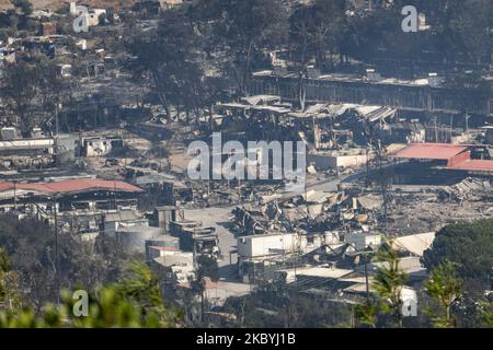 Una vista del campo profughi di Moria distrutto, il 10 settembre 2020. Un incendio distrusse il più grande campo profughi di Moria della Grecia sull'isola di Lesbos. (Foto di Nicolas Economou/NurPhoto) Foto Stock