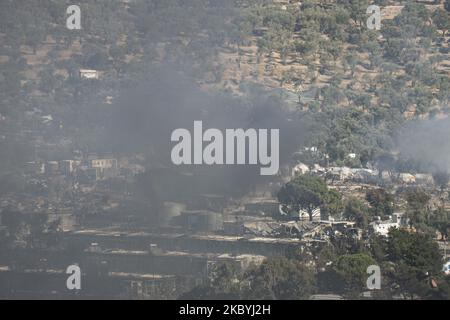 Una vista del campo profughi di Moria distrutto, il 10 settembre 2020. Un incendio distrusse il più grande campo profughi di Moria della Grecia sull'isola di Lesbos. (Foto di Nicolas Economou/NurPhoto) Foto Stock