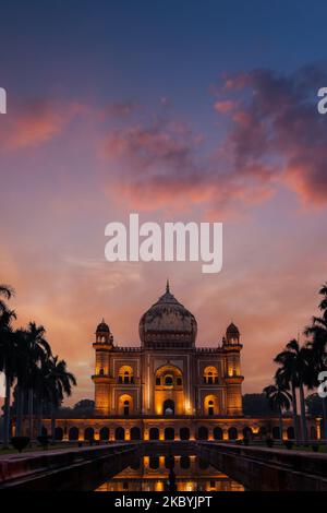 Vista ultra ampia della Tomba di Safdarjang dal cortile, nuova Delhi, India Foto Stock