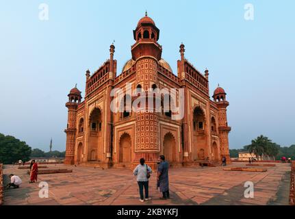 Vista ultra ampia della Tomba di Safdarjang dal cortile, nuova Delhi, India Foto Stock