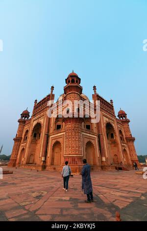 Vista ultra ampia della Tomba di Safdarjang dal cortile, nuova Delhi, India Foto Stock
