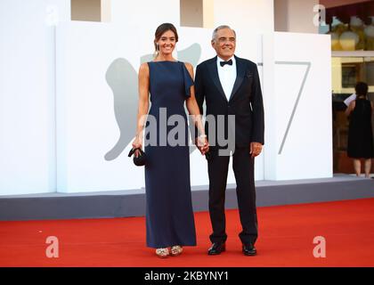 Julia Barbera, Alberto Barbera cammina il tappeto rosso in vista della cerimonia di chiusura del 77th° Festival del Cinema di Venezia, il 12 settembre 2020 a Venezia. (Foto di Matteo Chinellato/NurPhoto) Foto Stock