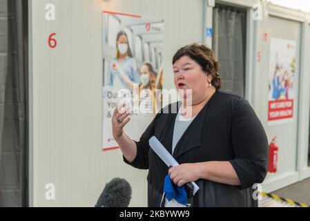 Il ministro belga della Sanità, degli Affari sociali, della politica d'asilo Maggie De Block visita il centro di test Covid-19 all'aeroporto di Bruxelles il 14 settembre 2020. L'aeroporto di Bruxelles ha aperto un nuovo centro di test Corona - 19 i passeggeri in arrivo possono sottoporli immediatamente a un test e riceveranno il risultato da 24 a 48 ore dopo. All'inizio di ottobre ci sarà anche un laboratorio in cui i passeggeri in partenza potranno effettuare un test rapido a pagamento. (Foto di Jonathan Raa/NurPhoto) Foto Stock